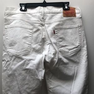 Levi’s | Men’s | White | W 36 L 34
